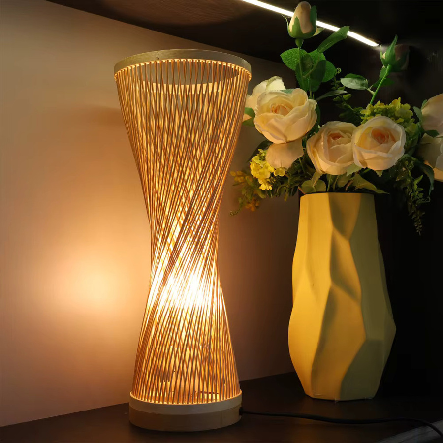 JOYINLED Handgefertigte Tischleuchte aus Bambus und Rattan in Braun, rustikaler Stil für Wohnzimmer und Schlafzimmer, Durchmesser: 15 cm - Bild 4