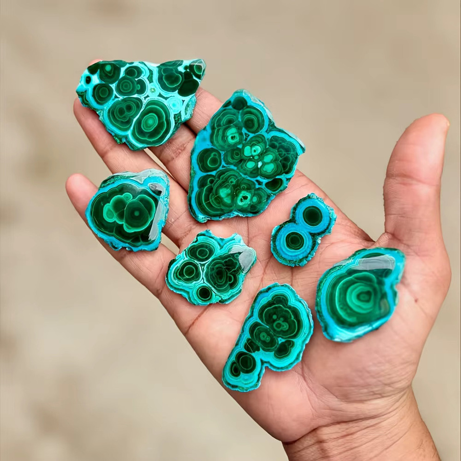 One Crystalhola Malachit-Scheibe in Grün mit organischer Marmorstruktur für deine Dekoration oder Schmuckherstellung - Bild 2