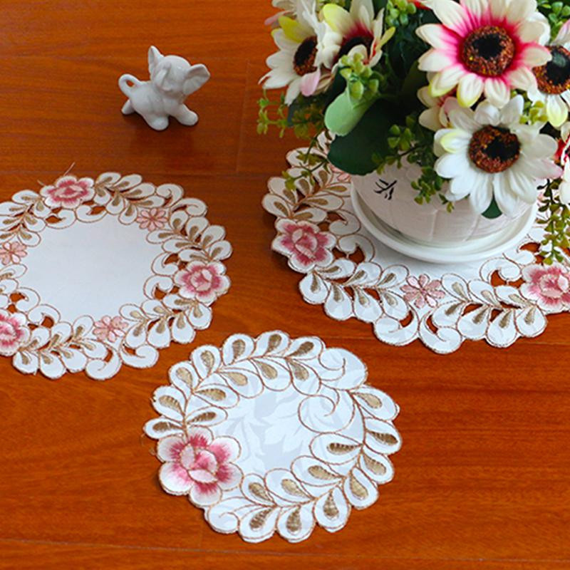 Yiran Furniture Platzset mit Satin-Rosenblumen-Stickerei in Multicolour, rund, aus Polyester-Baumwolle - Bild 2