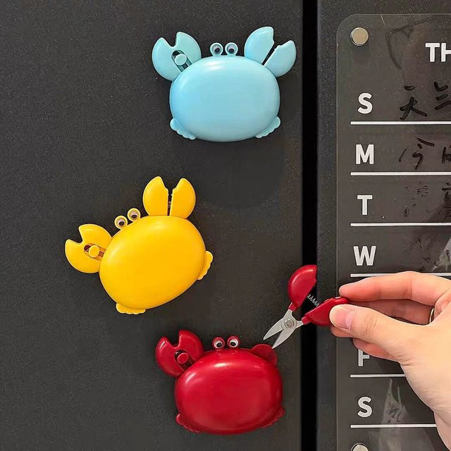 Enyawell 4-in-1 Krabben-Magnetischer Flaschenöffner in Rot mit Mini-Schere und Kartonschneider als Küchenwerkzeug-Set - Bild 1