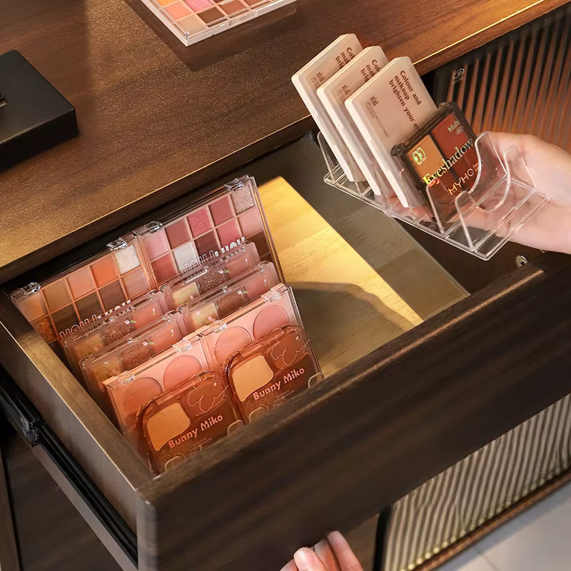 Transparenter Kosmetik Organizer aus Kunststoff für Lidschatten und Make-up als Desktop Display-Rack - Bild 5