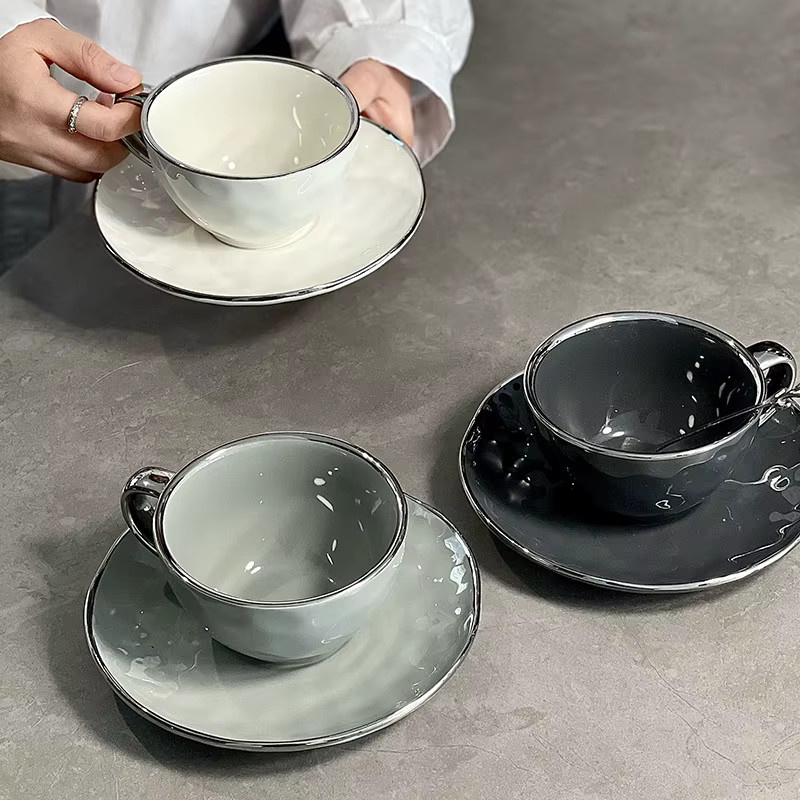 Elegantes Keramik-Tee-Set mit silbernem Rand in Weiß - Bild 3
