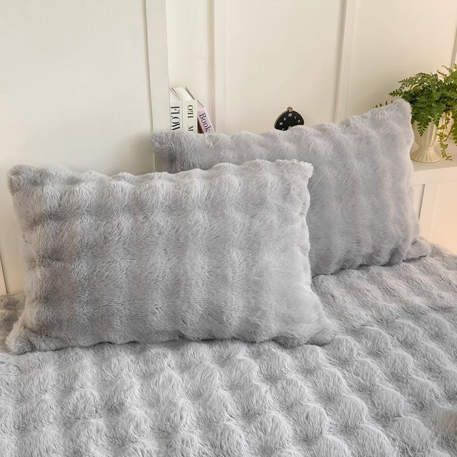 2er-Set Flauschige Plüsch-Kissenbezüge von Bonenjoy in Grau, Weiche Kaninchenfell-Optik für den Winter, B: 48 cm, H: 74 cm - Bild 1