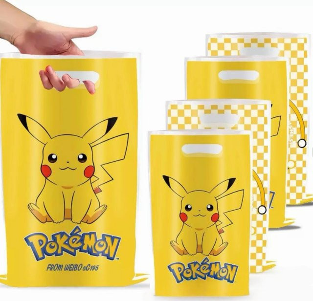 10 Stück Pokémon Geschenktüten aus Kunststoff von Bandai in Gelb mit Griffen für Partygeschenke und Süßigkeiten-Schatzsuche - Bild 1