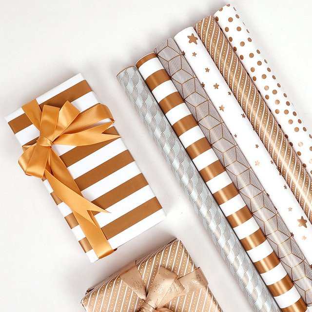 Goldenes Geschenkpapier aus Kraftpapier für besondere Anlässe wie Weihnachten, Geburtstag oder Hochzeit, Breite: 43 cm, Länge: 300 cm - Bild 1
