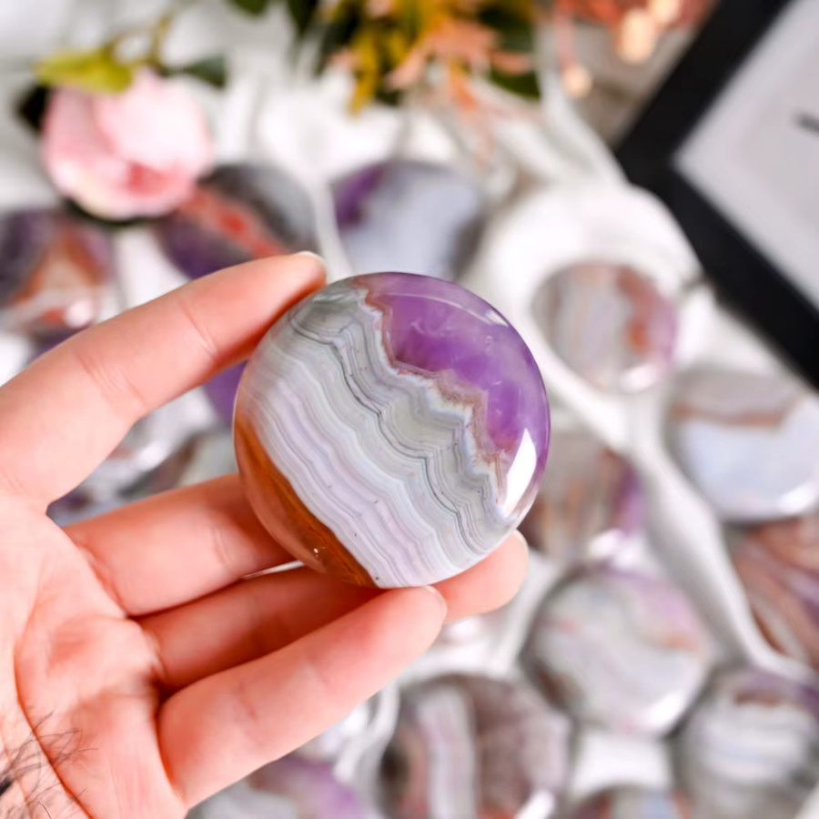 CrystalHola Amethyst-Achat-Kristall als runder Handstein in Lila und Orange mit abstraktem Muster zur Tischdekoration - Bild 3