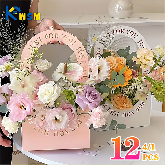 Handgefertigter Blumenkorb aus Papier als dekorative Blumenhandtasche in Rot und Pink für Valentinstag und Muttertag - Bild 1