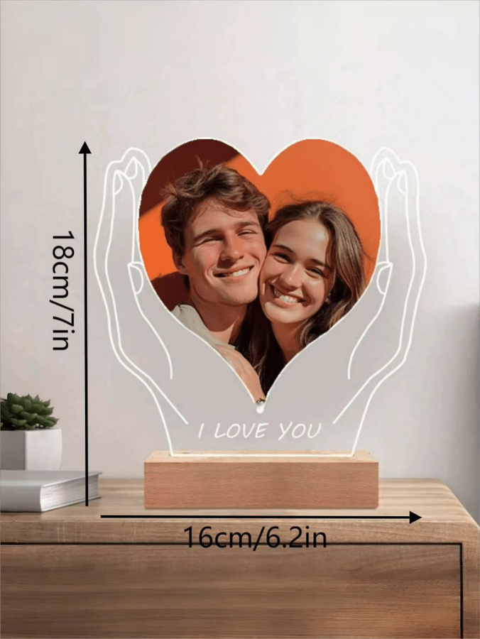 Personalisiertes LED-Nachtlicht mit Herzschild aus Acryl und Holzrahmen, warmweißes Tischlicht für das Kinderzimmer mit USB-Anschluss, Höhe: 18,0 cm, Breite: 16,0 cm - Bild 3