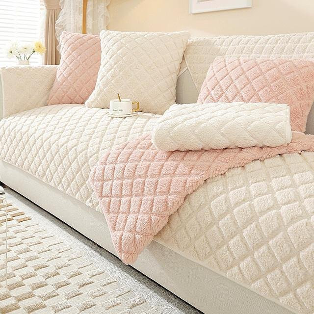 Rutschfeste und warme Sofabezug aus Plüsch im Schafwoll-Imitat von Your Warm Home, Farbe: Weiß, Breite: 70 cm, Tiefe: 90 cm - Bild 1