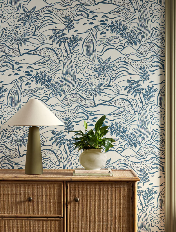 Scion Tapete Falling Foss in Midnight Blue mit botanischem Naturmotiv und floralem Design - Bild 3