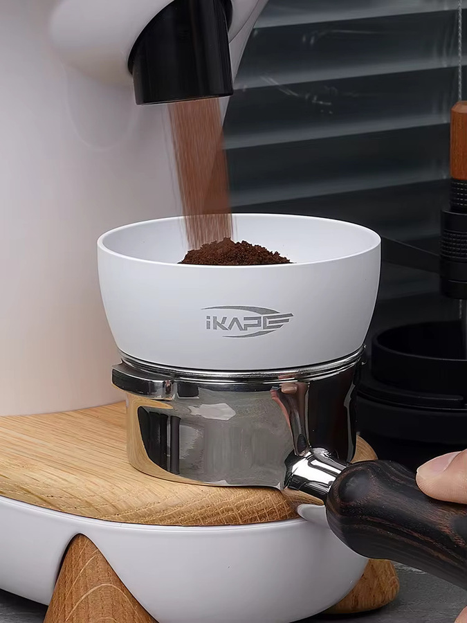 IKAPE Espresso Magnetischer Dosiertrichter für Universal-Siebträger in den Größen 51mm, 54mm und 58mm aus Edelstahl in Weiß, Schwarz oder Silber - Bild 5