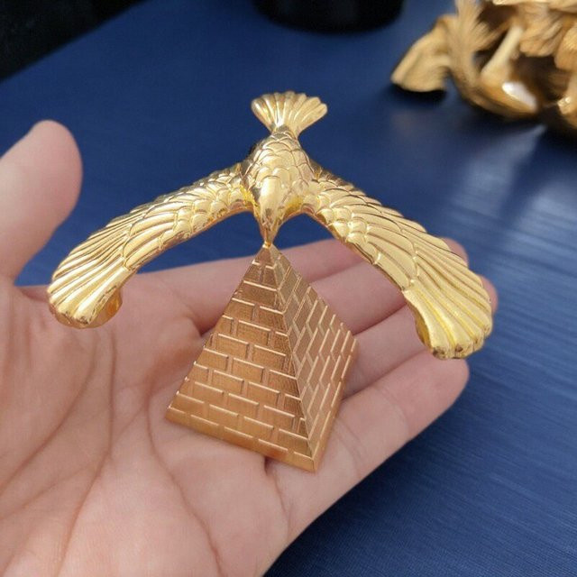 Soulbao Metall Adler Pyramide Balance Ornament in Gold für Kinder zur frühen Bildung - Bild 1