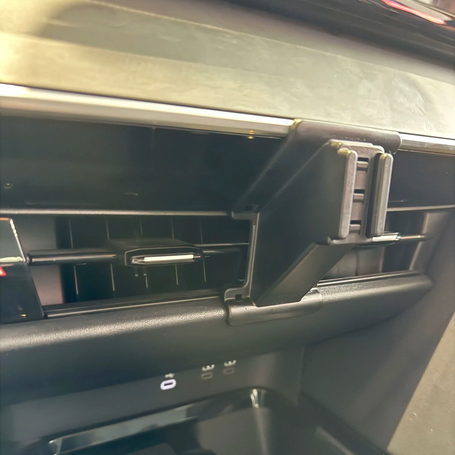 Autotelefonhalter für Toyota Camry XV80 9. Generation 2024 2025 mit kabellosem Laden und fester Lüftungsschlitz-Basis in Schwarz - Bild 2