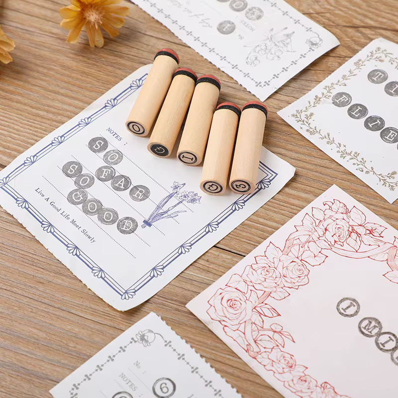 40 Stück Holz-Siegelstempel Set mit englischen Buchstaben für DIY-Dekoration und Tagebuchgestaltung in Schwarz und Mehrfarbig - Bild 2