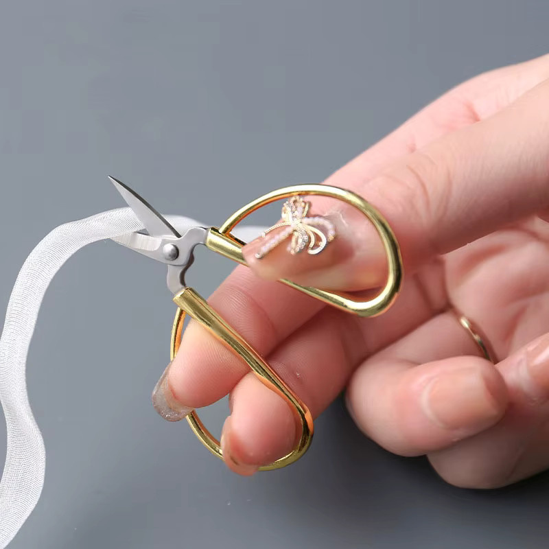 Swayboo Mini Kreuzstich-Fadenschneider aus Edelstahl in Silber mit Zinklegierung-Griff für DIY und Handwerk - Bild 2
