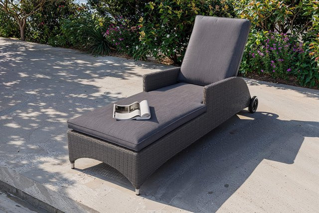 OUTFLEXX Vigo Rollliege aus Alu und Polyrattan in Stahlgrau-Anthrazit mit Polster, rollbar, B/T/H: 198 x 68 x 96 cm - Bild 1