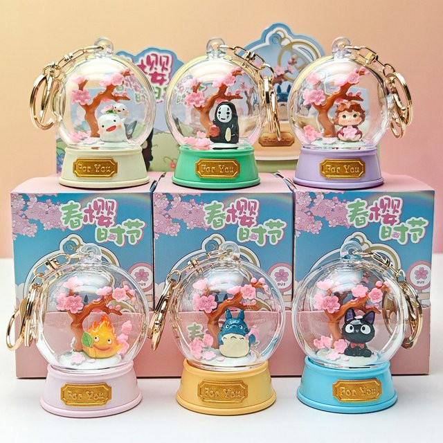 52TOYS Anime Hayao Miyazaki Frühlings-Kirschblüten-Saison Blind Box Schlüsselanhänger, Kristallkugel Modellierung Spielzeug - Bild 1