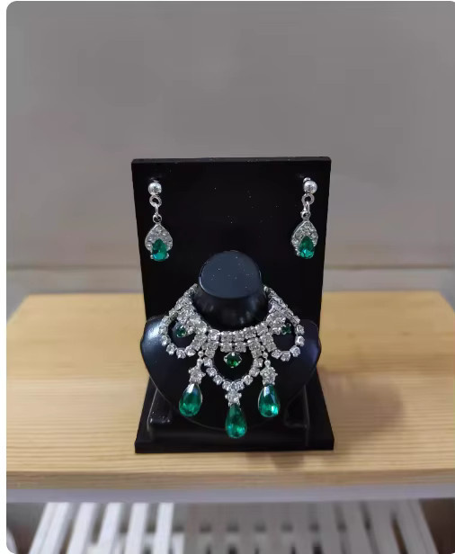 Foyunde Schmuckset, Zubehör, Maßstab 1:6, mit Strass-Ohrringen und Halsketten - Bild 3