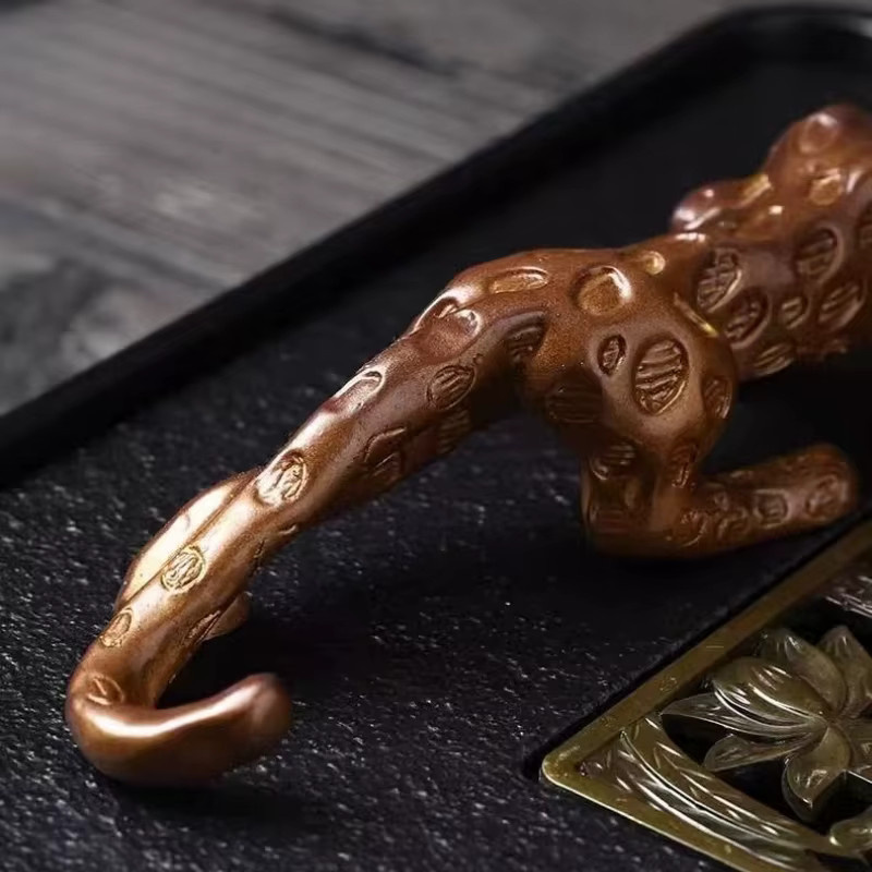Goldene Leoparden-Teehaustierfigur als dekorative Handwerkskunst für Teezeremonien und Armaturenbretter - Bild 3
