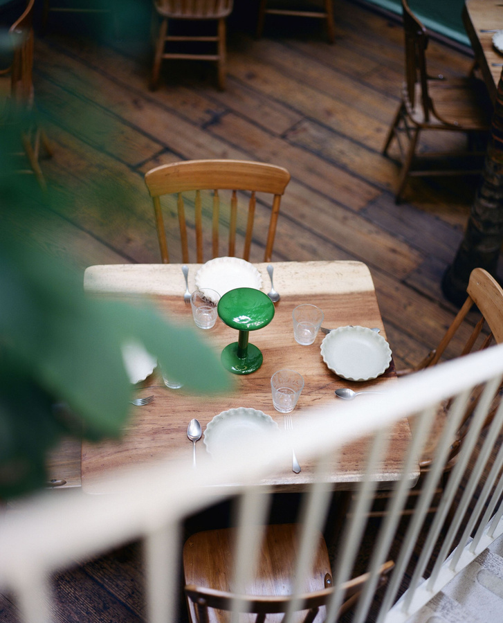 Flos Gustave Outdoor Akkuleuchte in Grün mit dimmbarer LED für Garten, Terrasse und Balkon - Bild 1