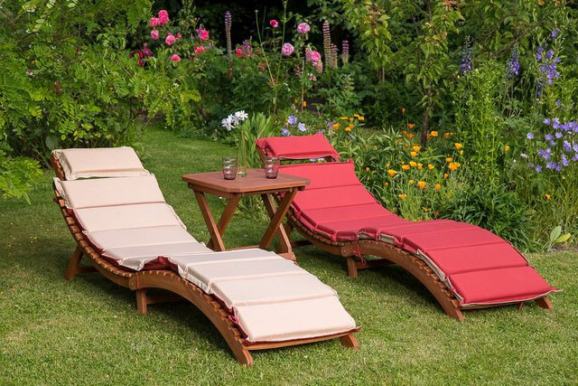 Merxx Set Ipanema 5-teiliges Gartenmöbel-Set aus Eukalyptus mit 2 Liegen, Wendekissen und 1 Hocker in Rot und Beige - Bild 1