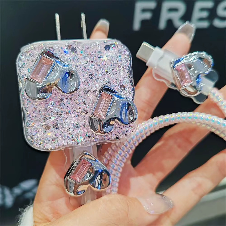 Galvanisierte Herz-Ladegerät-Hülle für iPhone als schützende Netzteil-Abdeckung und Kabel-Organizer in Silber und Multicolour - Bild 5