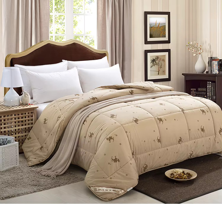 Alicoco Kamelhaar-Bettdecke für Erwachsene, gesteppte Winterdecke in Beige, B/B: 220 x 180 cm - Bild 2
