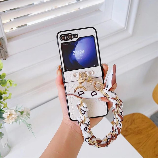 Stoßfeste Handyhülle aus PU-Leder mit Seiden-Handschlaufe und Kette für Samsung Galaxy Z Flip 6 5G, Flip 5 5G, Flip 4 5G, Flip 3 5G, Farbe: Weiß - Bild 1