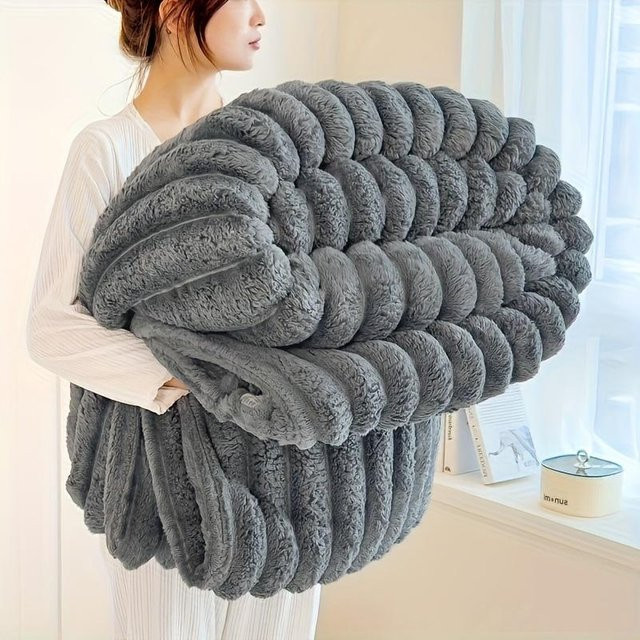 Wendbare Thermofleece-Decke von HappyhomeEE aus weichem Kunstkaninchenfell und Fleece, grau gestreift, B/B: 150 x 200 cm - Bild 1
