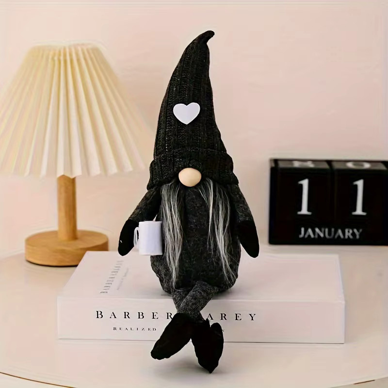 Kaffeezwerg-Plüschpuppe in Schwarz als gestrickte Weihnachtsdekoration im Landhausstil für deine Kaffeebar oder Küche - Bild 5