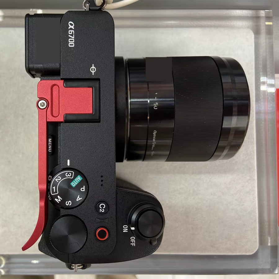 Sony Faltbarer Metall-Blitzschuh Daumen-Griff für Alpha 6700 ILCE-6700 A6700 in Rot - Bild 3