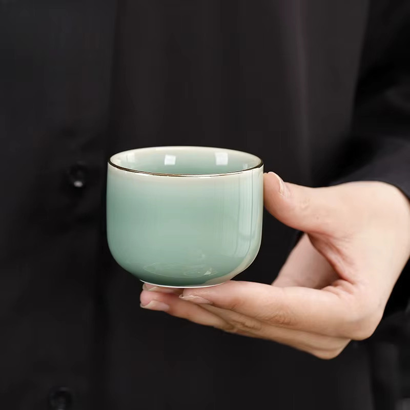 Celadon Glaze Keramik-Teetasse in Grün, japanischer minimalistischer Stil, Master Bowl für Gongfu-Tee - Bild 2