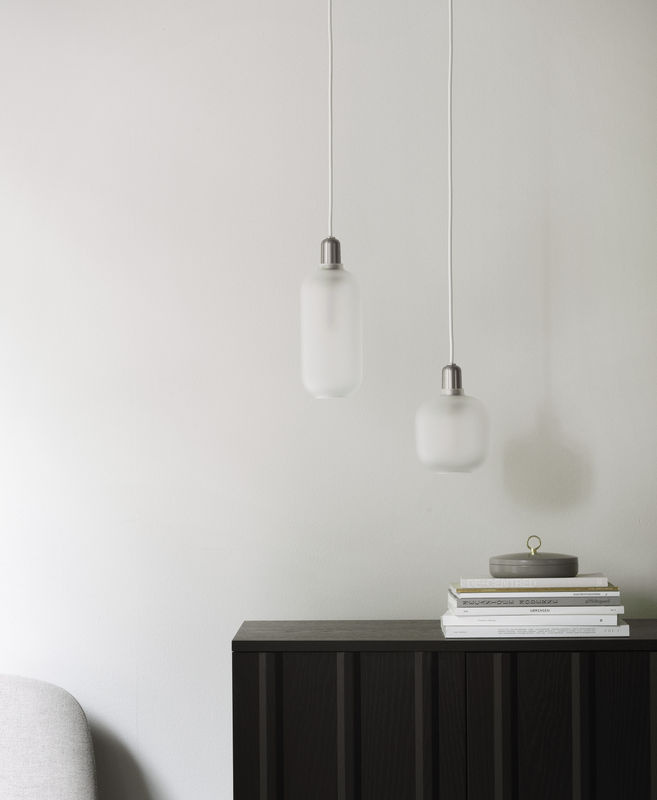 Normann Copenhagen Amp Hängeleuchte in Weiß mit Glas und Marmor-Elementen - Bild 2