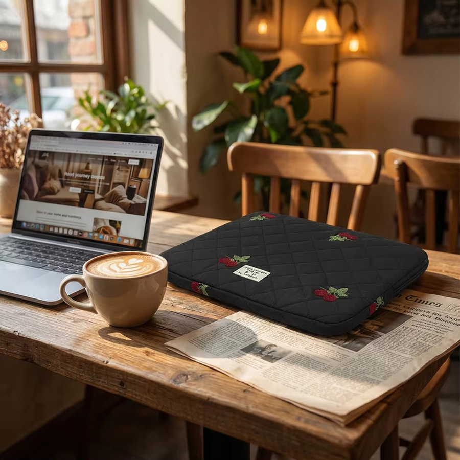 BOKEN Bestickte Laptop-Tasche mit weicher Plüsch-Fütterung für MacBook Air/Pro, Lenovo, Surface und Dell Notebooks, Farbe: Schwarz - Bild 5
