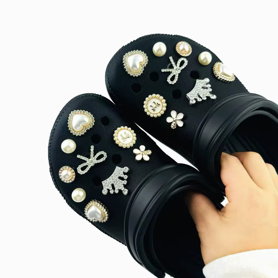 FHLDING Schuhcharms-Set, 18-teilig, Diamanten, herzförmige Schleifen, Kronen, Perlen - Bild 6