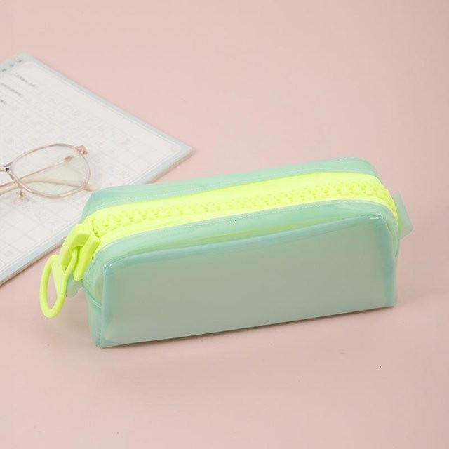 Mango Event Federmäppchen aus transparentem PVC in Grün mit Reißverschluss, B/H: 19,5 x 6,0 cm - Bild 1