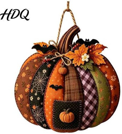 Rustikaler Holz Türhänger mit Karomuster und Kürbis-Motiv in Schwarz und Multicolour für Herbst und Halloween mit Ahornblättern und Beeren