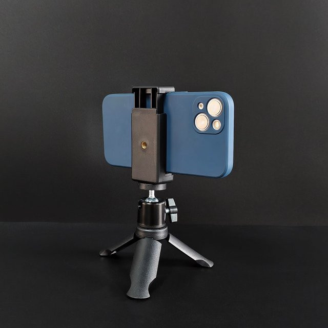 BMUUPY Tragbares Mini-Stativ mit Telefon-Clip-Halter und 1/4 Zoll drehbarem Ball-Set in Schwarz, kompatibel mit GoPro Hero und DJI OSMO - Bild 1