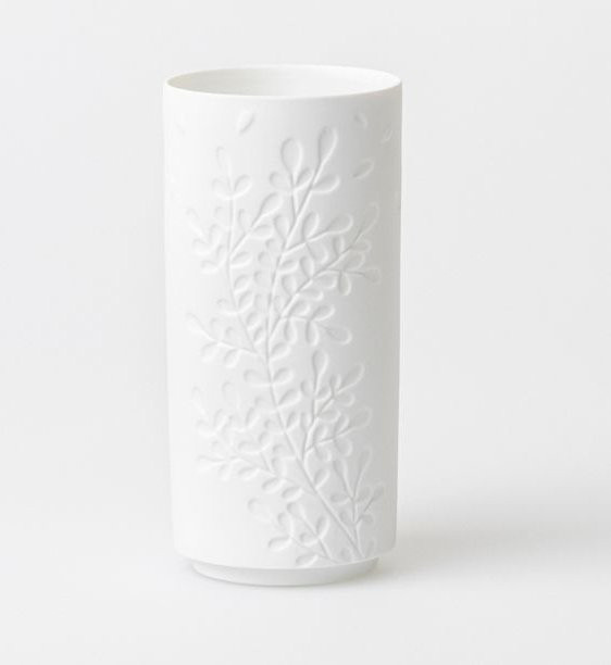 Weiße Porzellan-Vase WUNDERGARTEN mit floralem Design und Rädern, B/T/H: 14,0 x 6,5 x 6,5 cm - Bild 1