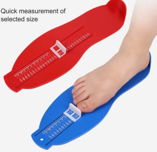 Tragbares Fußmessgerät für Erwachsene in Rot zur Bestimmung der Schuhgröße nach UK und EU-Standard - Bild 1