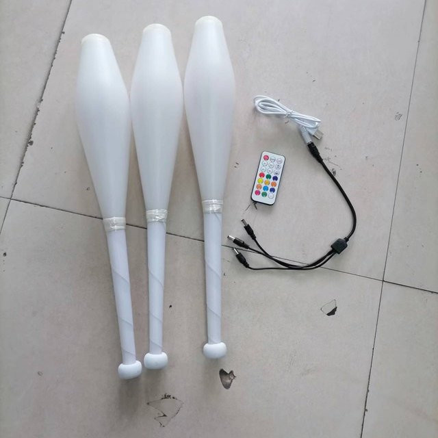 Soonjoy Jonglierkeulen, fernbedienbar, LED, 3-teiliges Set - Bild 1