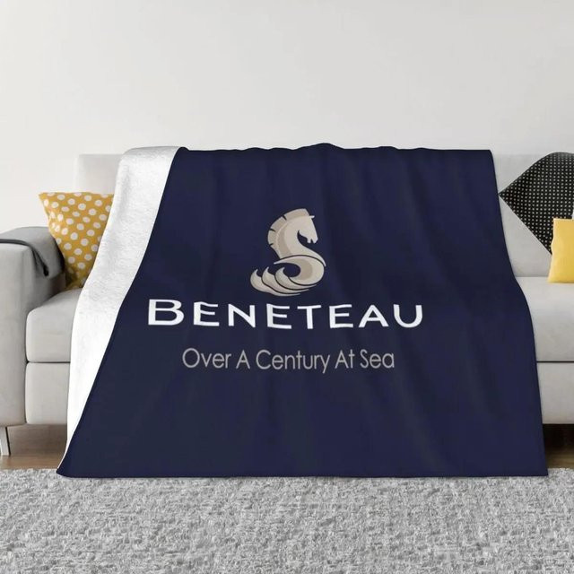 Beneteau Segelboot Segelyacht Überwurfdecke in Grau und Blau, B/T: 100 x 130 cm - Bild 1