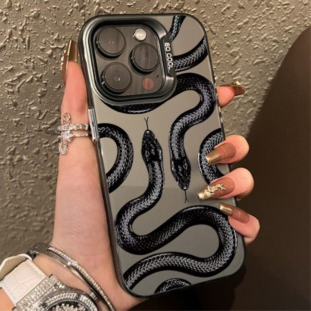 Schwarze Handyhülle mit Schlangenmuster und Objektivschutz für iPhone 11 bis iPhone 15 Pro Max - Bild 1
