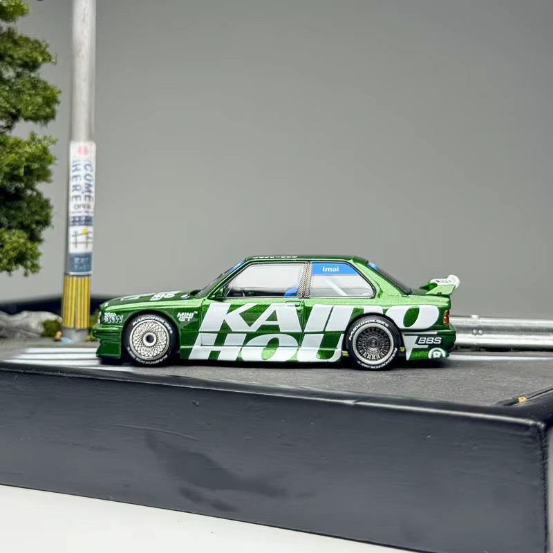 Kaido House M3 Grün, Legierungs-Gussmodell, 1:64, ab 14 Jahren - Bild 3