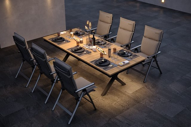 OUTFLEXX Luminara Garten-Essgruppe in Anthrazit Matt und Natur mit 6 Klappstühlen, LED-Beleuchtung und Auflagen, B/T: 240 x 100 cm - Bild 1