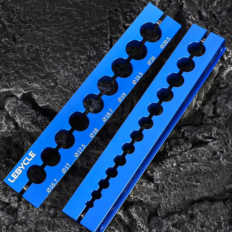 LEBYCLE Tischschraubstock Einsatzklemme in Blau für Fahrradteile und Reparaturen, Spannbereich 5–45 mm - Bild 2