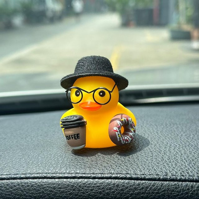 Rui Di Quietscheente aus Kunststoff in Gelb als Dekoration für dein Auto oder deinen Schreibtisch - Bild 1