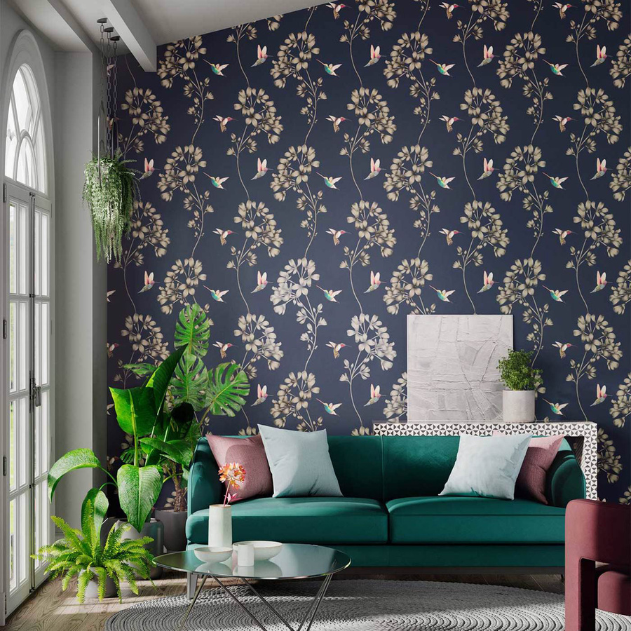 Harlequin Tapete Amazilia Indigo in Blau mit botanischem Design und Tiermotiven aus Vlies - Bild 1