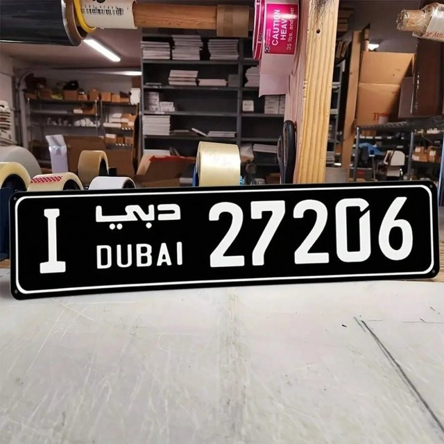 Hello Young Straßenschild aus Aluminium mit Gravur in Schwarz oder Weiß für die Tischdekoration - Bild 1