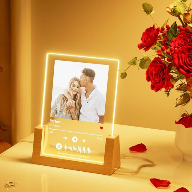 Personalisierte Spotify-Platte als Lampe mit Foto, individueller Acrylrahmen in Transparent mit warmweißem Licht und USB-Anschluss - Bild 1
